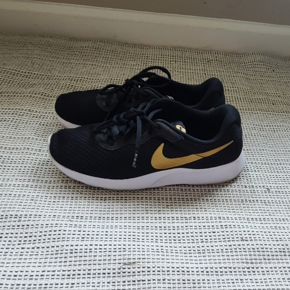 Nike Tanjun Sneakers